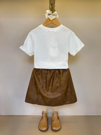 Conjunto Infantil Blusa Estampa Colete Lenço e Saia De Couro Tech Marrom - Animê