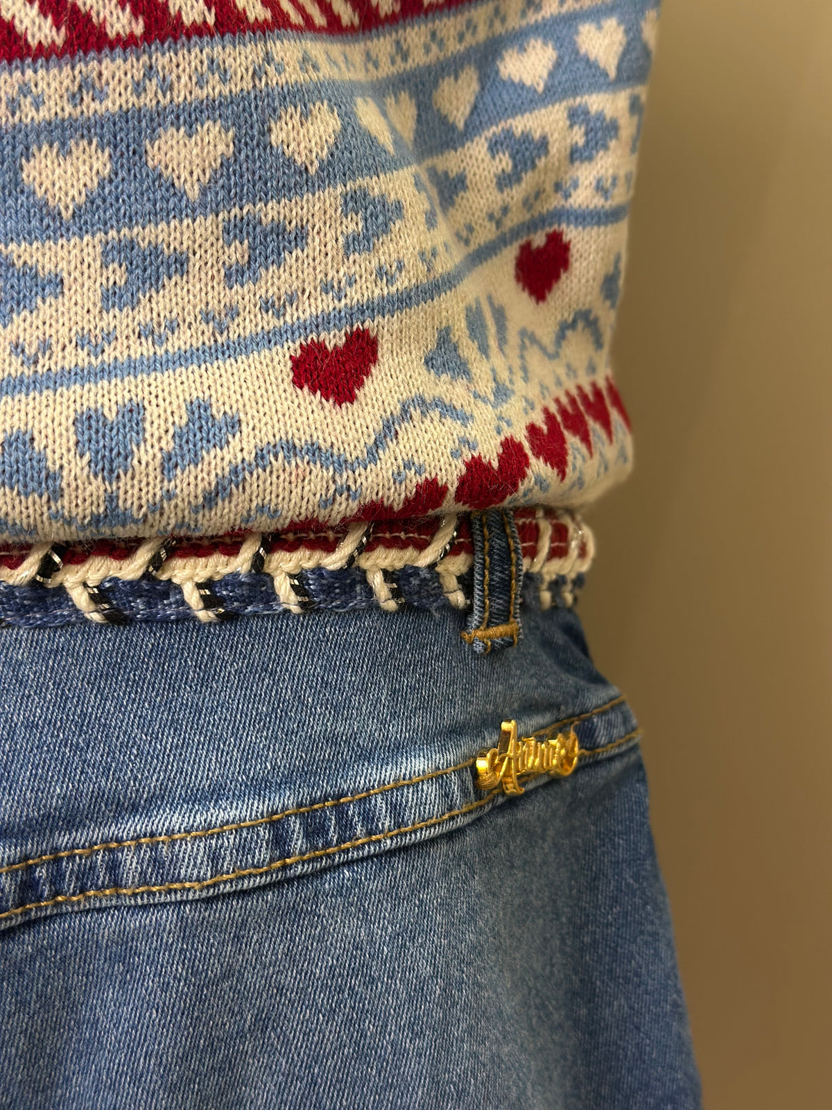 Conjunto Infantil Conceito Colete Tricot Corações e Shorts-saia Jeans Cós Bordado - Animê