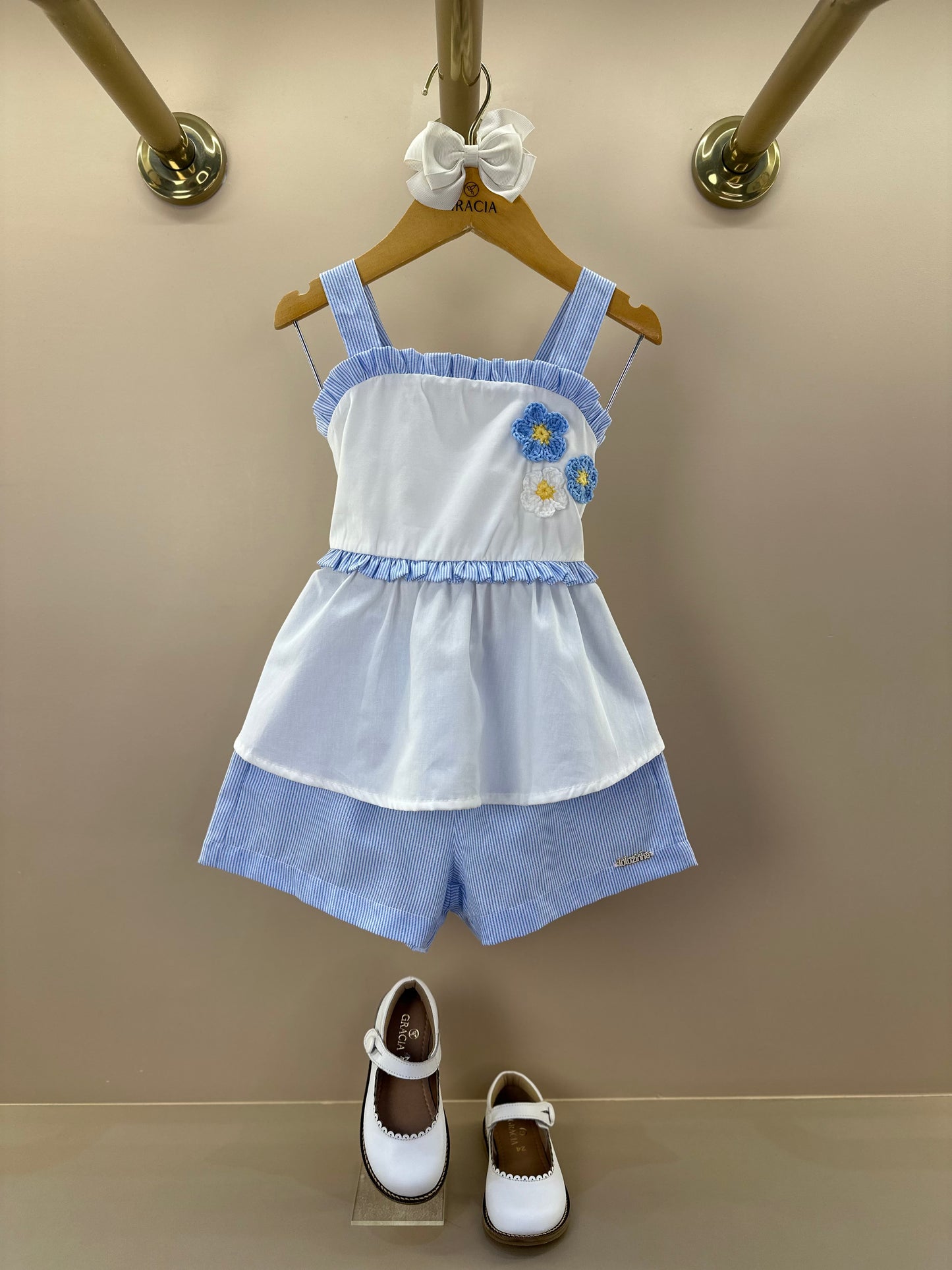 Conjunto Infantil Blusa Flor de Crochê e Shorts Alfaiataria Listrado - Luluzinha