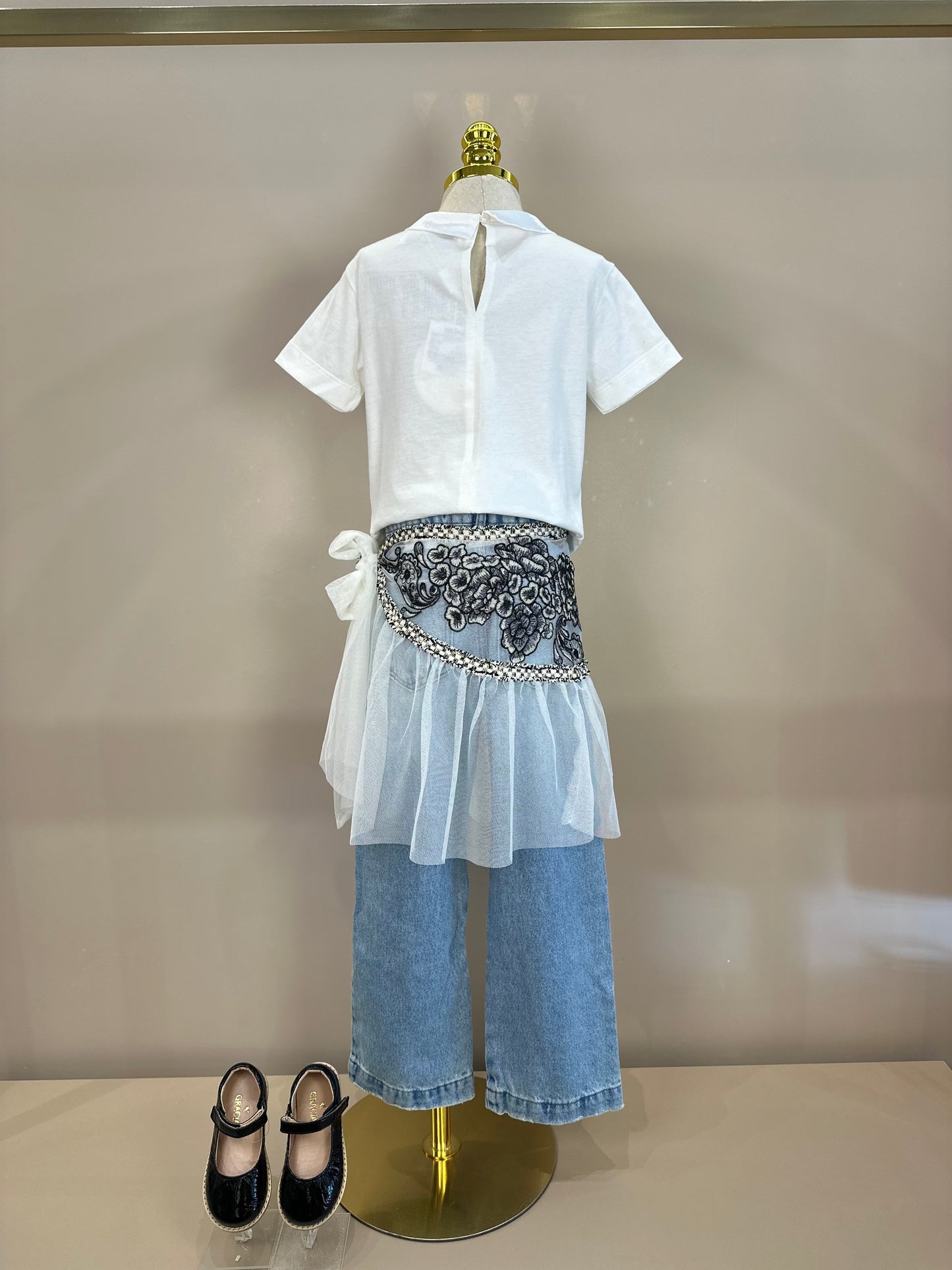 Conjunto Infantil Blusa Golinha Gravata Strass Pérola e Calça Jeans Lenço Bordado - Animê