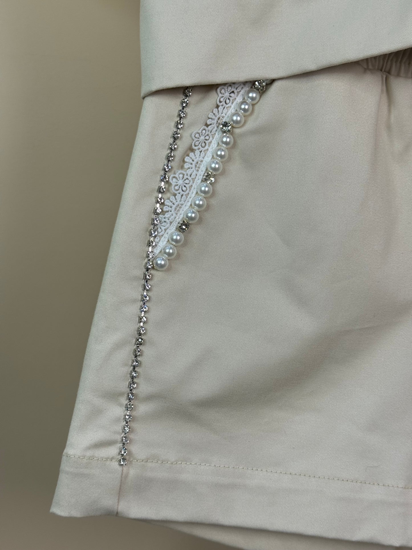 Conjunto Infantil Jaquetinha e Shorts Bordados Pérolas e Cristais - Pituchinhus