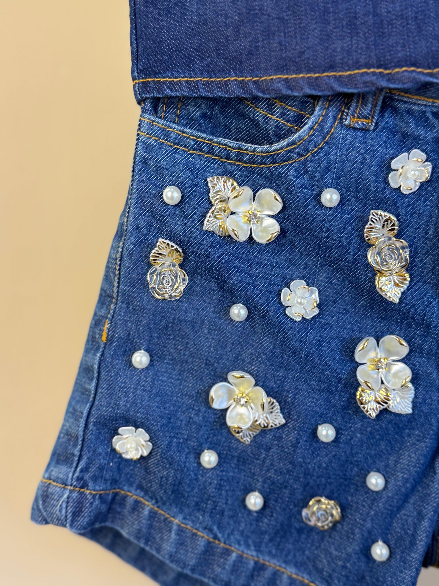 Conjunto Infantil Blusa Jeans Bordada Flores e Short Jeans Branco - Luluzinha