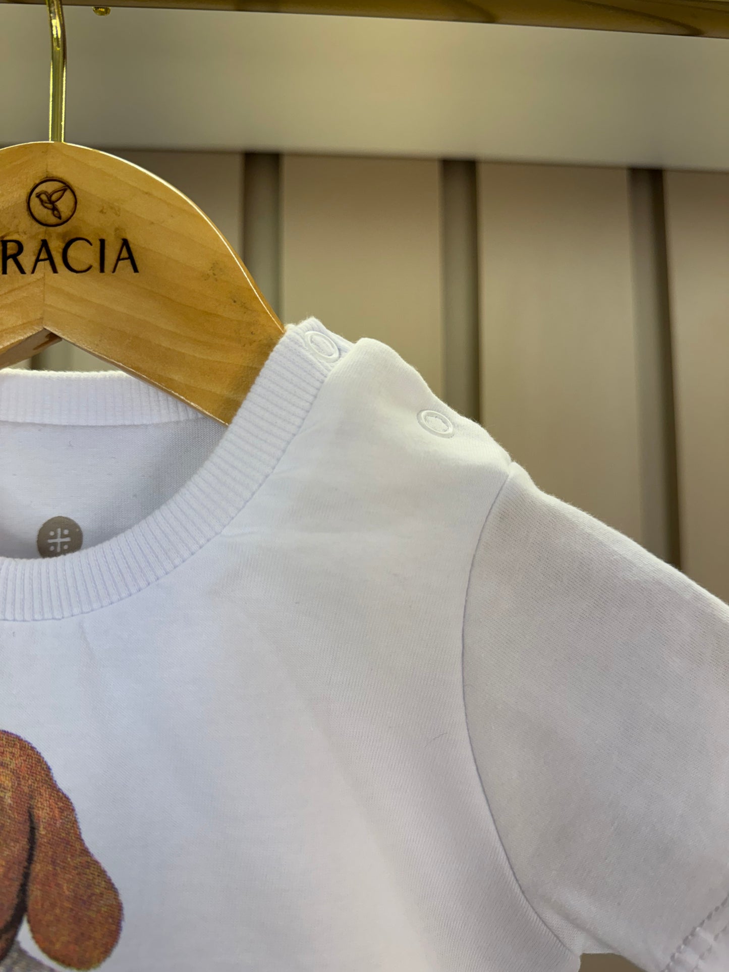 Conjunto Bebê Camiseta-Body Cachorrinho Futebol e Bermuda Bege - Um Mais Um