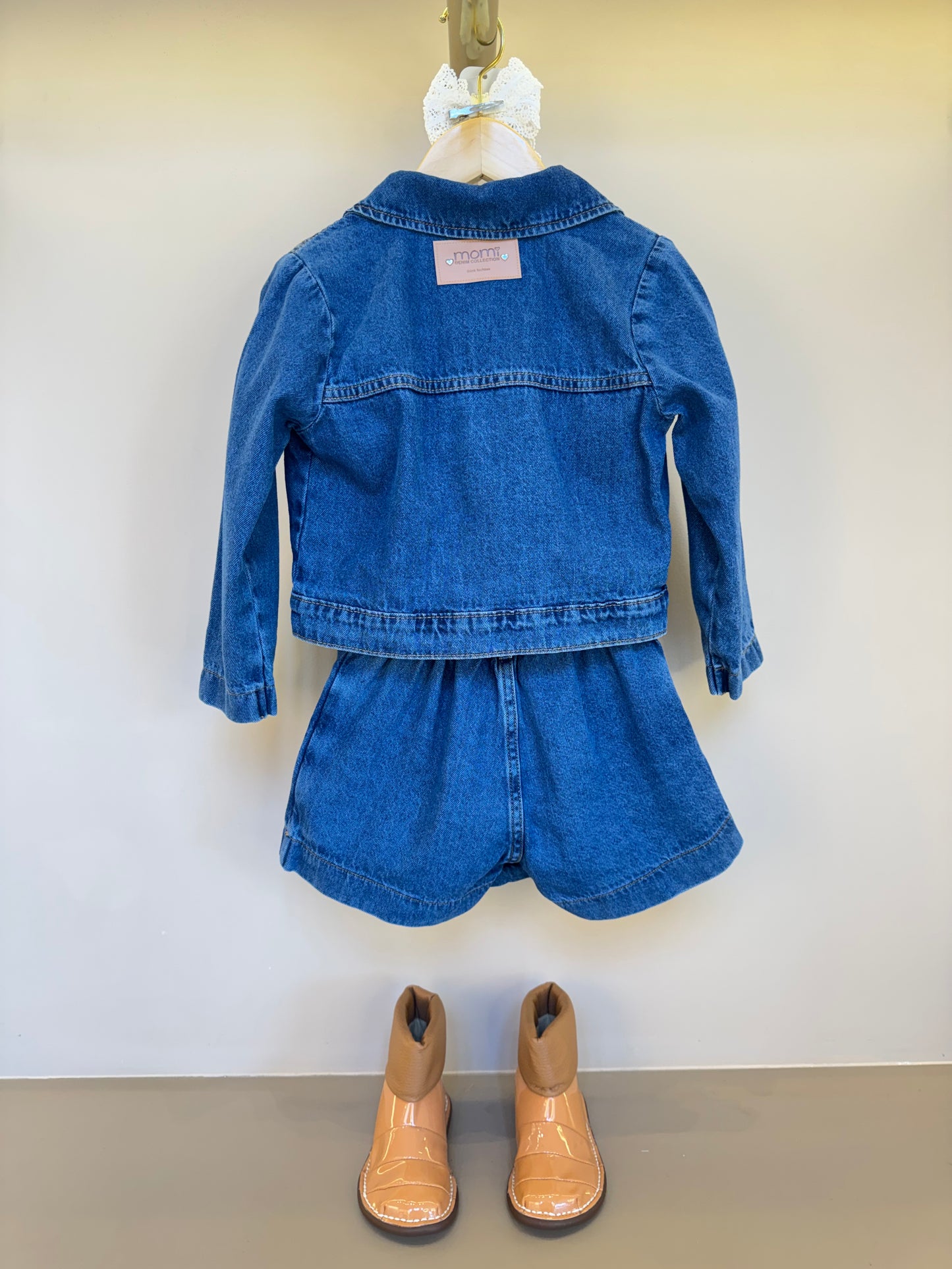 Conjunto Infantil Blusa Stitch com Franjas e Jaqueta Jeans Laços com Shorts Jeans com Laços - Momi
