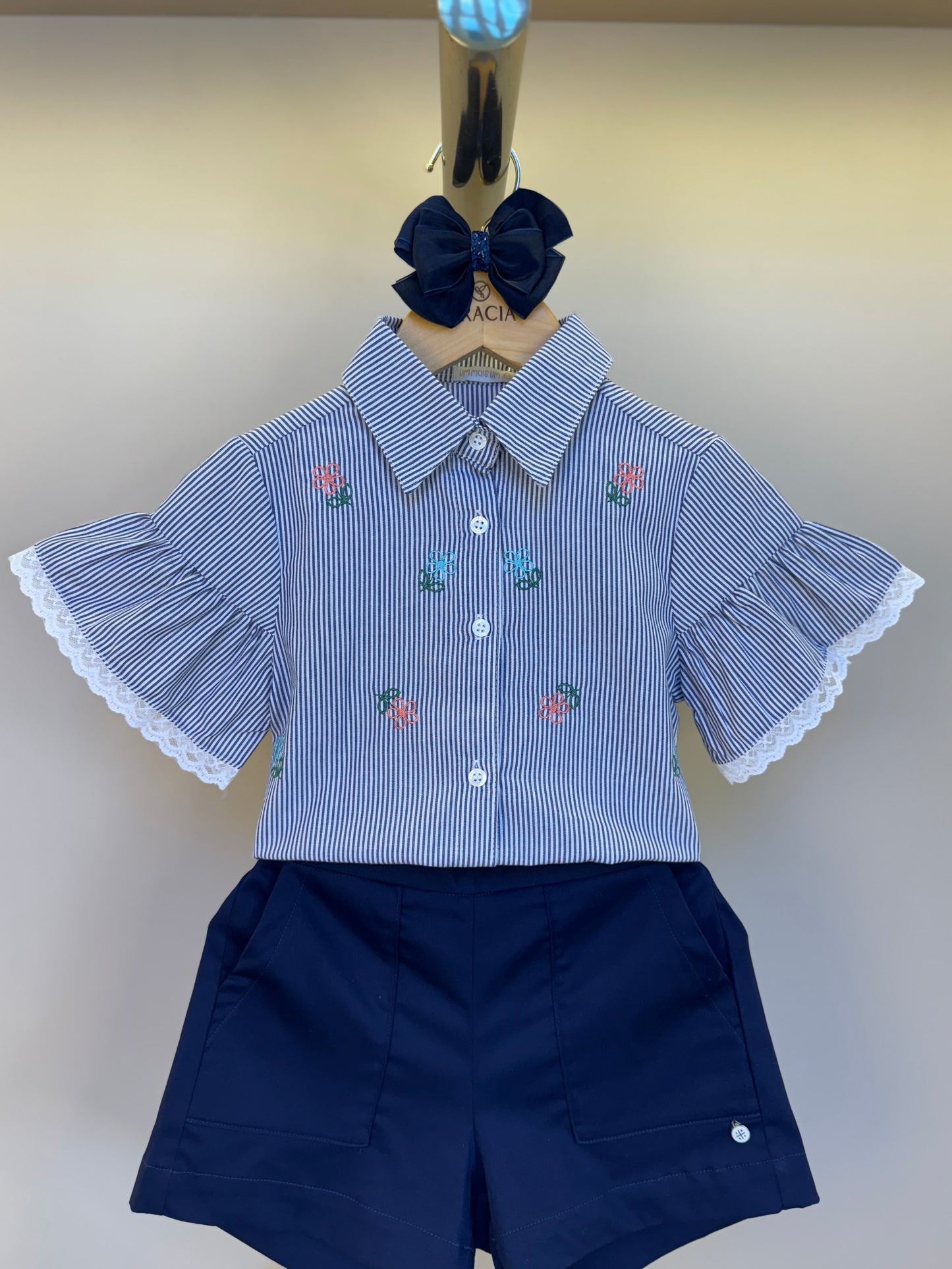 Conjunto Infantil Camisa Listrada Bordada e Shorts Sarja Marinho - Um Mais Um