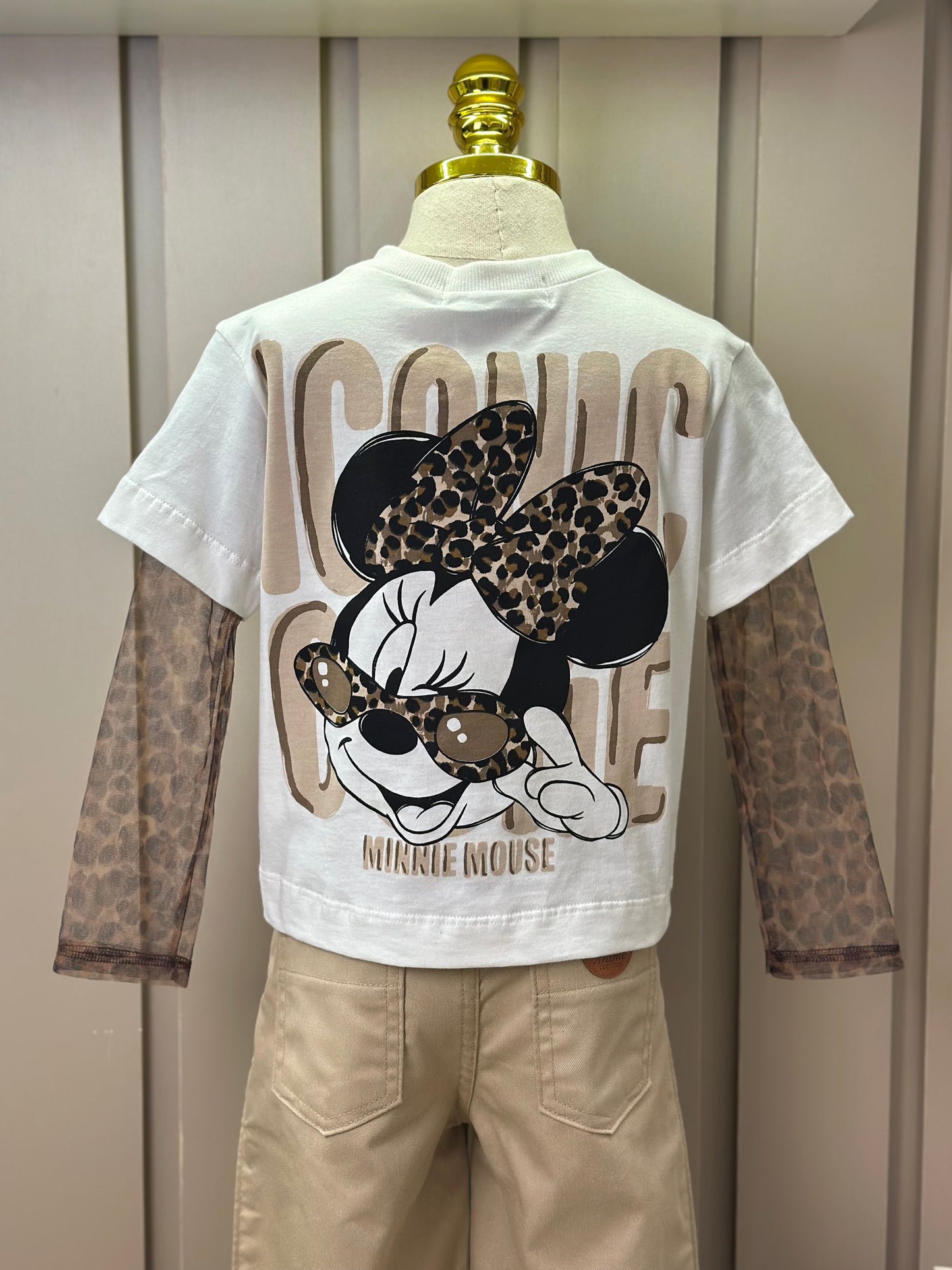 Conjunto Infantil Blusa Minnie Mangas Tule Animal Print  e Calça Sarja Pregas Bege - Animê