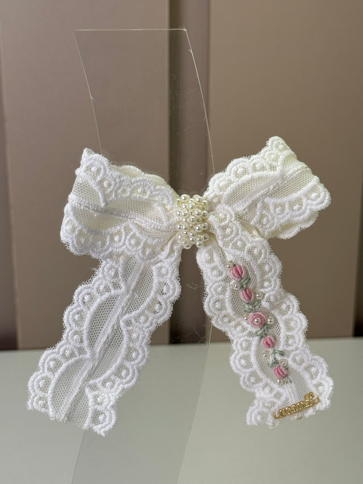 Laço Infantil Renda Flores Bordadas Miolo Pérolas - Roana