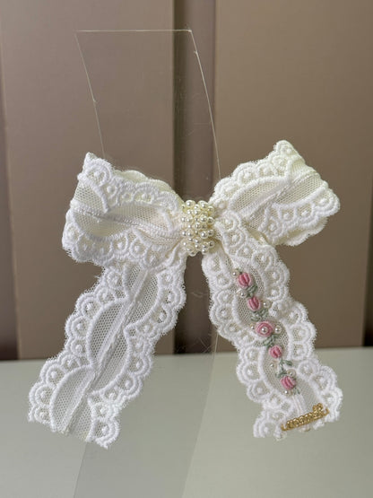 Laço Infantil Renda Flores Bordadas Miolo Pérolas - Roana