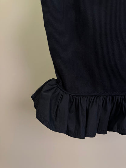 Regata Teen em Malha Preta com Babado – Authoria