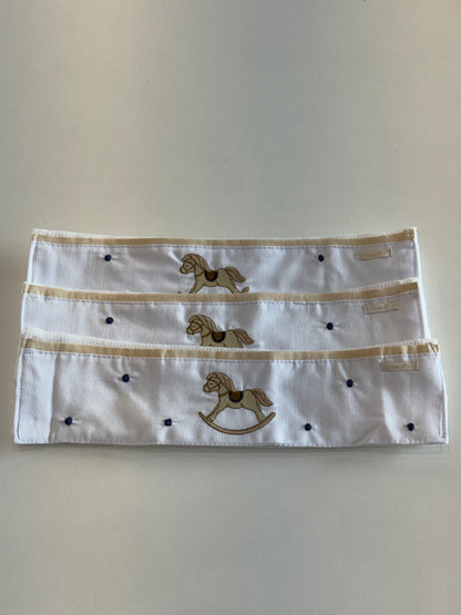Kit 3 Fraldinhas Boca Bebê Luxo Bordadas Bege Cavalinhos - Roana