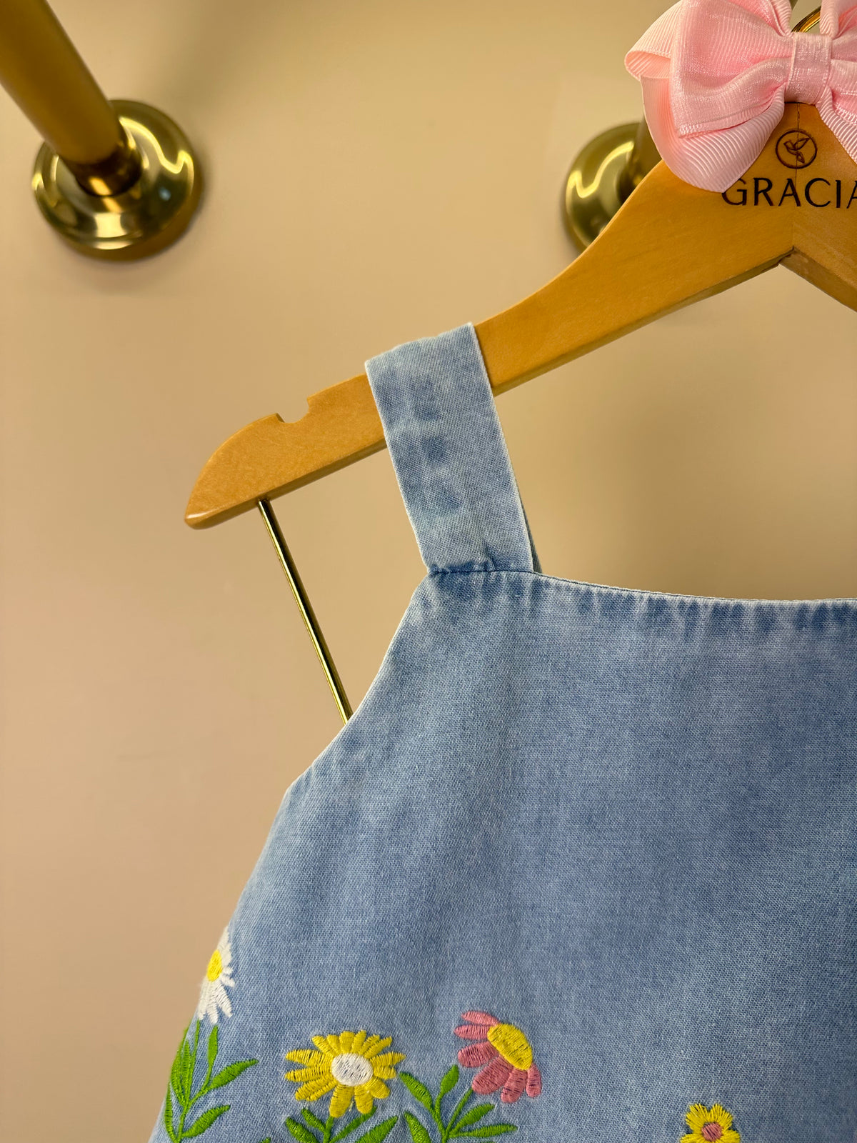 Conjunto Infantil Jeans Blusa Bordado Floral e Shorts Saia - Animê