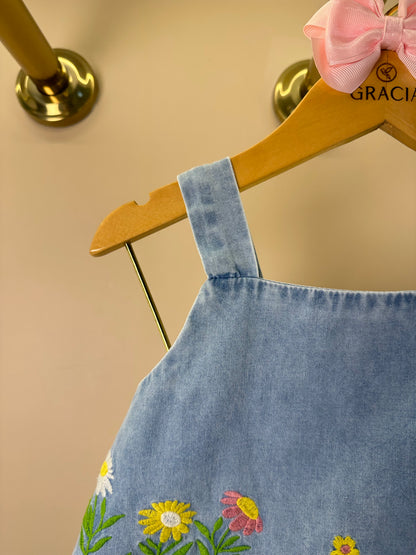 Conjunto Infantil Jeans Blusa Bordado Floral e Shorts Saia - Animê
