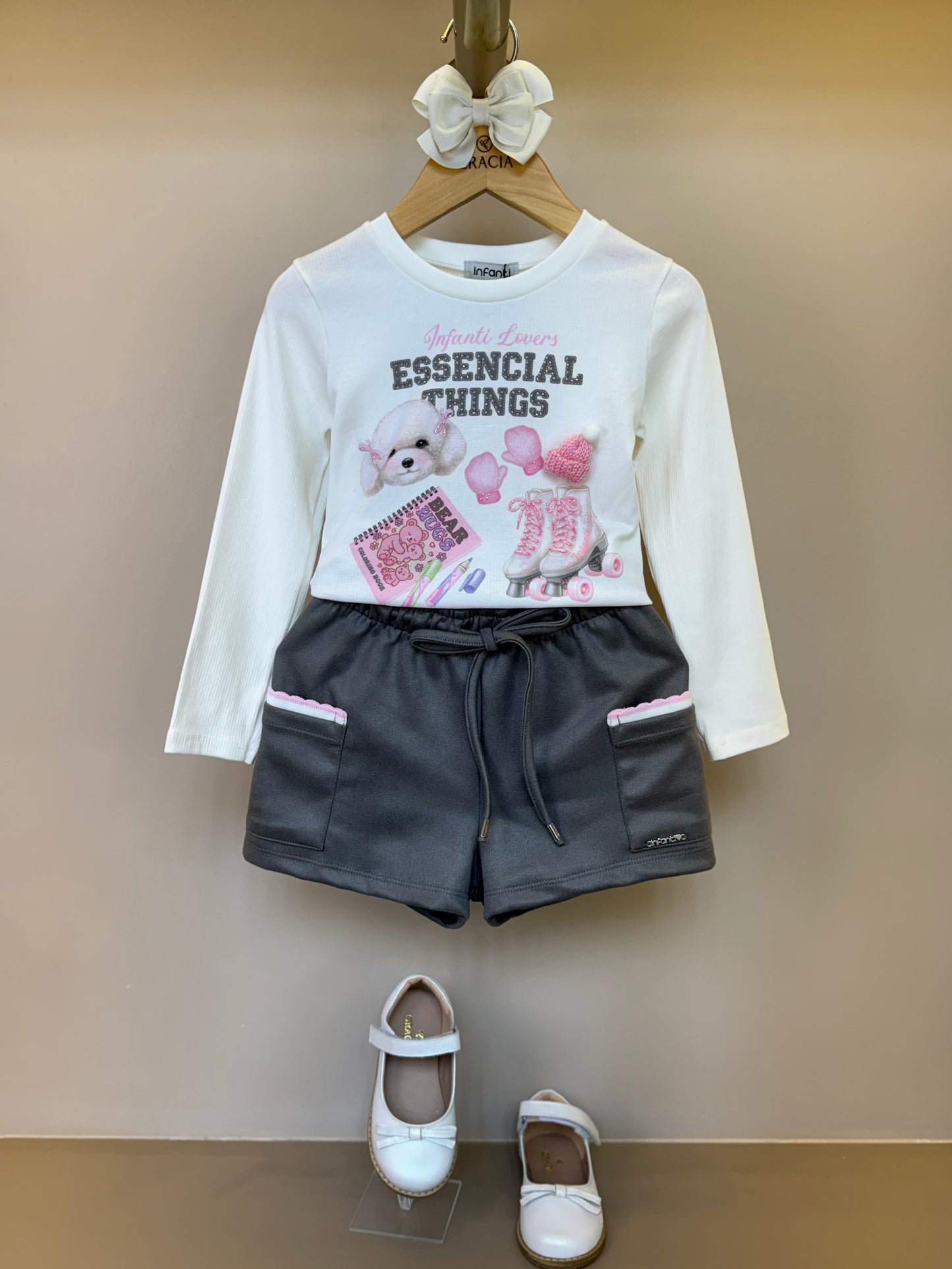 Conjunto Infantil Blusa ML Essential Things e Shorts Cinza Claro - Infanti