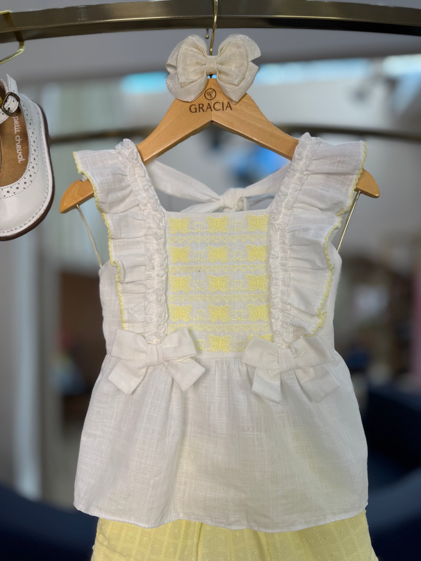 Conjunto Infantil Algodão Bordado Blusa Peplum Laços e Shorts Amarelo - Petit Cherie