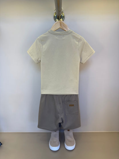 Conjunto Infantil Camiseta Algodão Teddy Summer Bege e Bermuda Suedine Elastano Bolsos - Dame