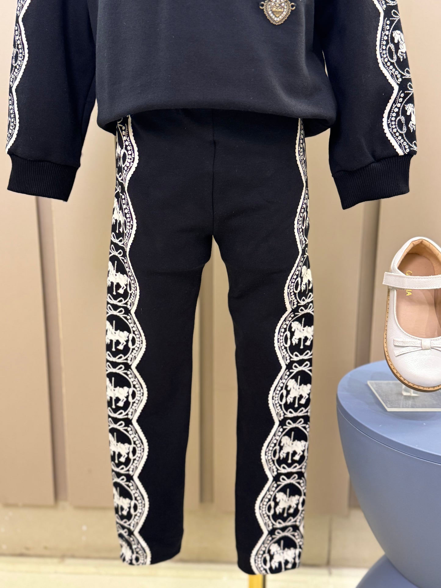 Conjunto Infantil Moletom Carrossel Casaco e Legging Preto - Animê Petite
