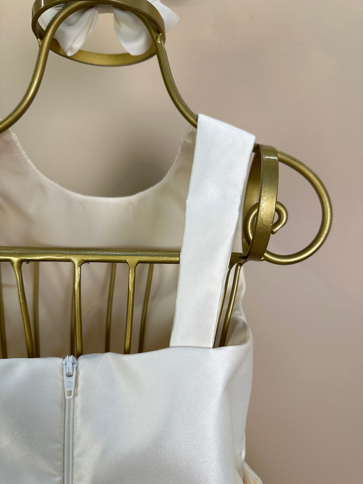 Vestido Infantil Laços Laterais Bordado e Pérolas Creme - Petit Cherie