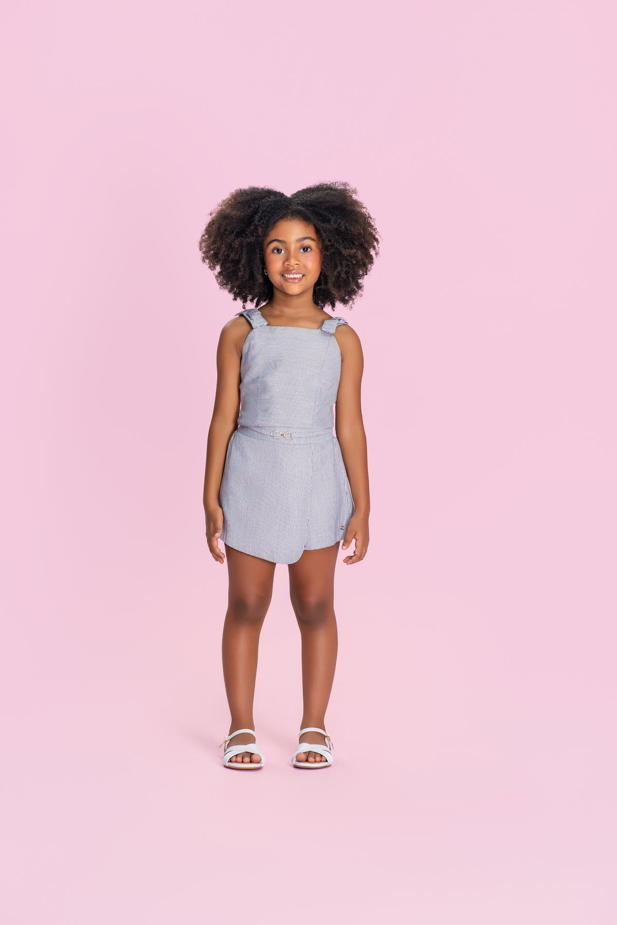 Conjunto Infantil Azul Marinho Listrado Blusa Com Laços Nos Ombros e Shorts Saia - Petit Cherie