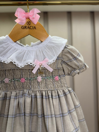 Vestido Infantil Clássico Bege Bordado Flores e Golinha - Roana