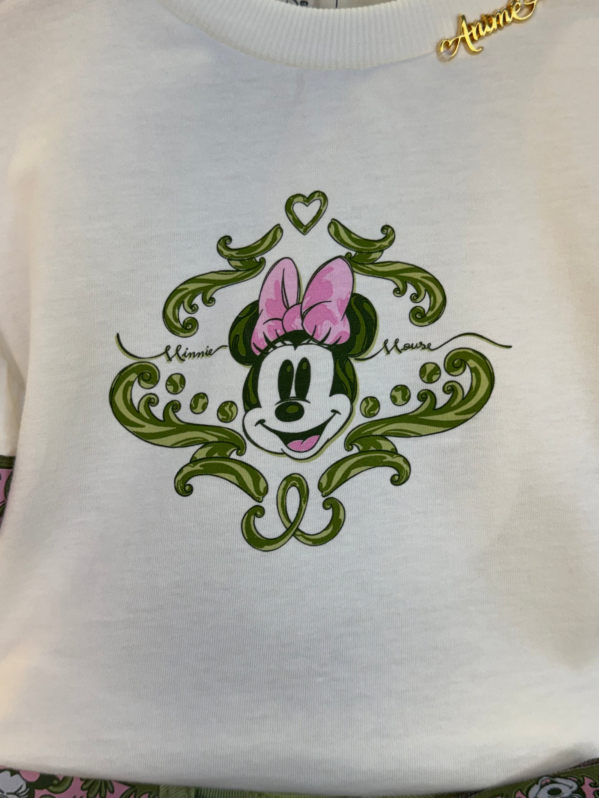 Conjunto Infantil Blusa Minnie Faixa Estilizada e Shorts Minnie Mouse Verde Forest - Animê