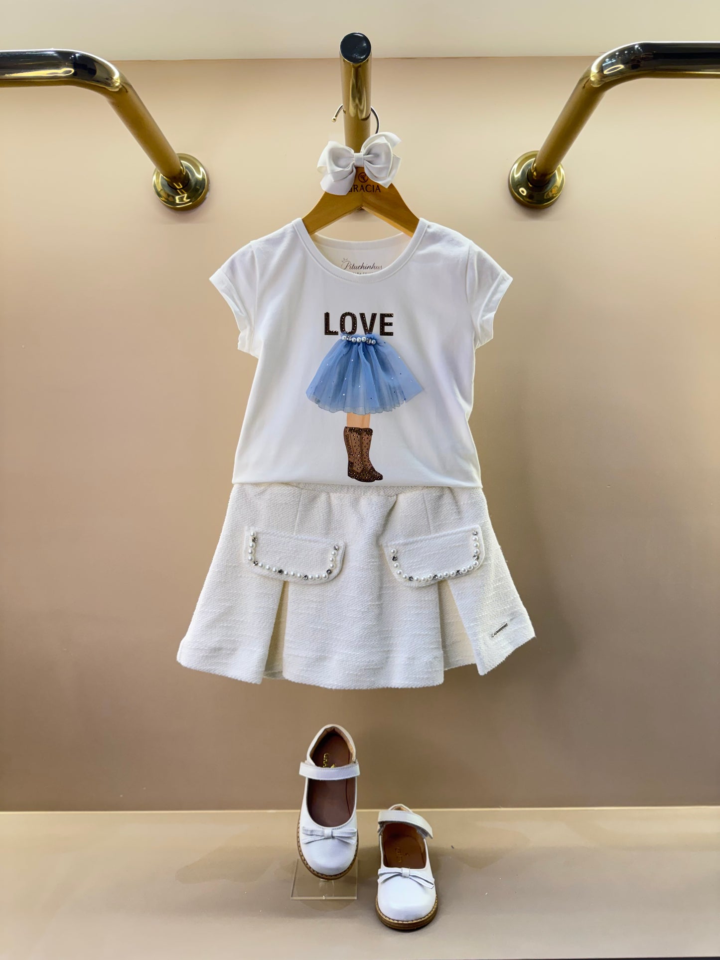 Conjunto Infantil Blusa Cotton Menina Love Off White e Saia-Shorts Bouclé Pérolas - Pituchinhus