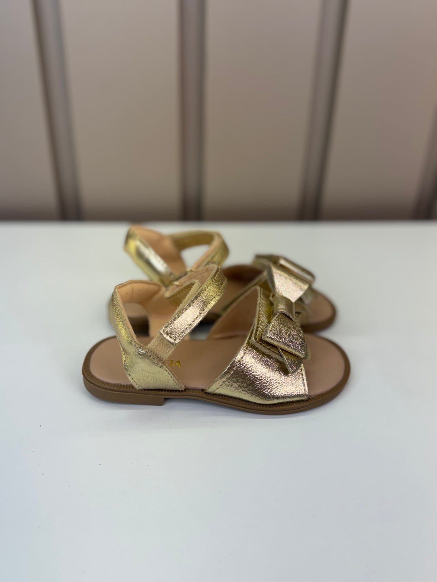 Sandália Infantil Manu Laço Velcro Dourada - Gracia