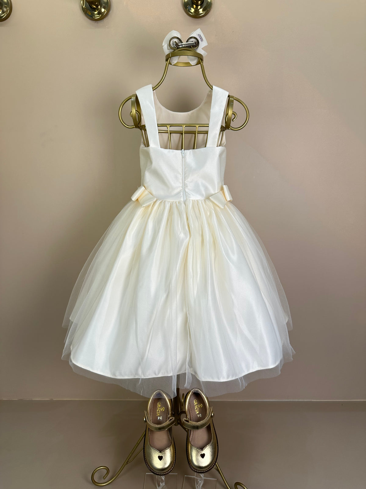 Vestido Infantil Laços Laterais Bordado e Pérolas Creme - Petit Cherie