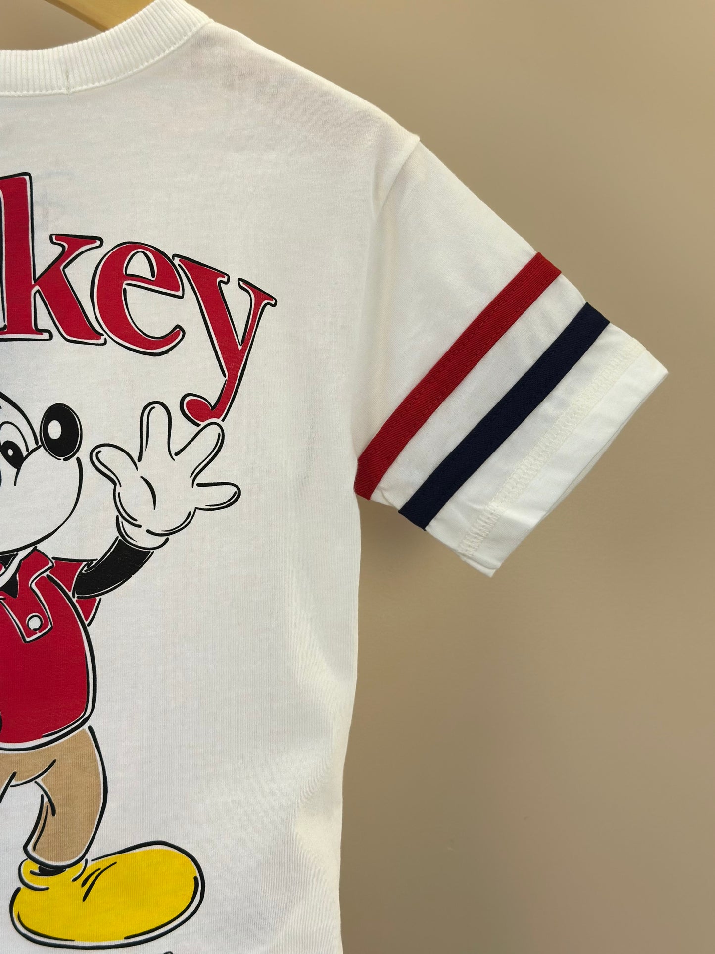 Conjunto Infantil Camiseta Pérola Mickey e Bermuda Sarja Bege - Youccie