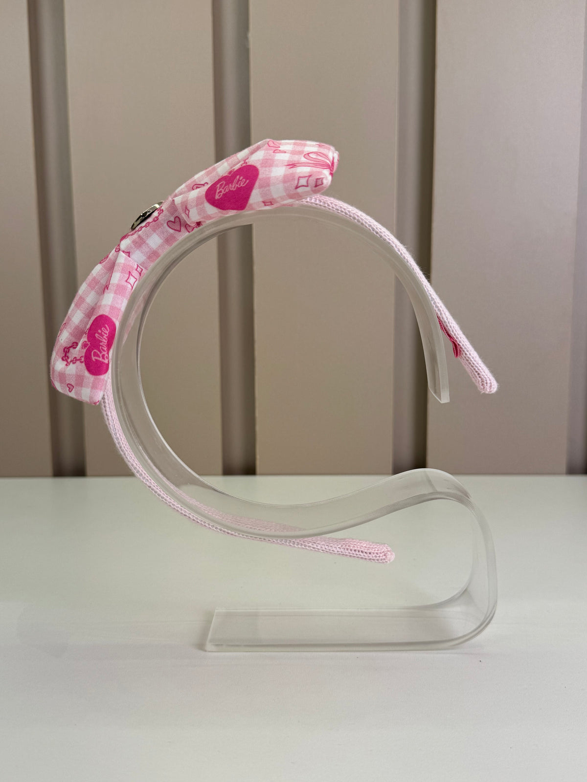Tiara Infantil Laço Puffer  Pingente Barbie Rosa Xadrez- Pituchinhus