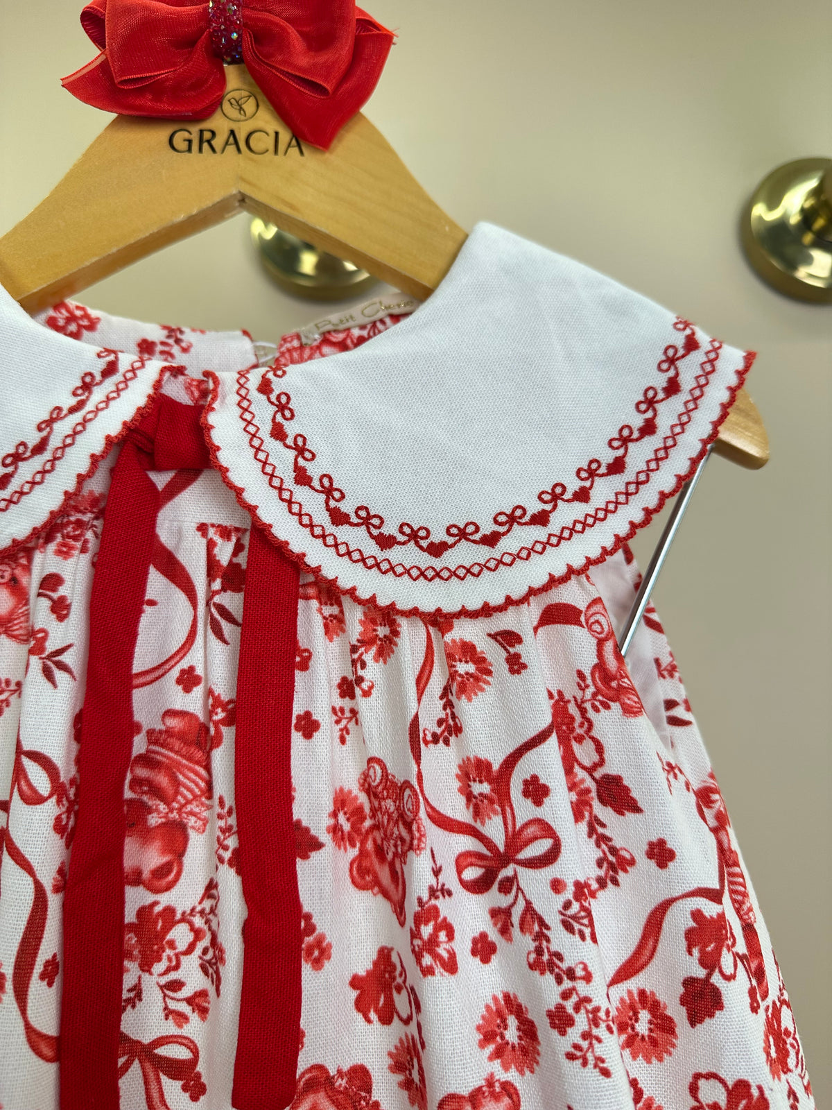 Vestido Infantil Linho Bordado Florais Vermelho - Petit Cherie