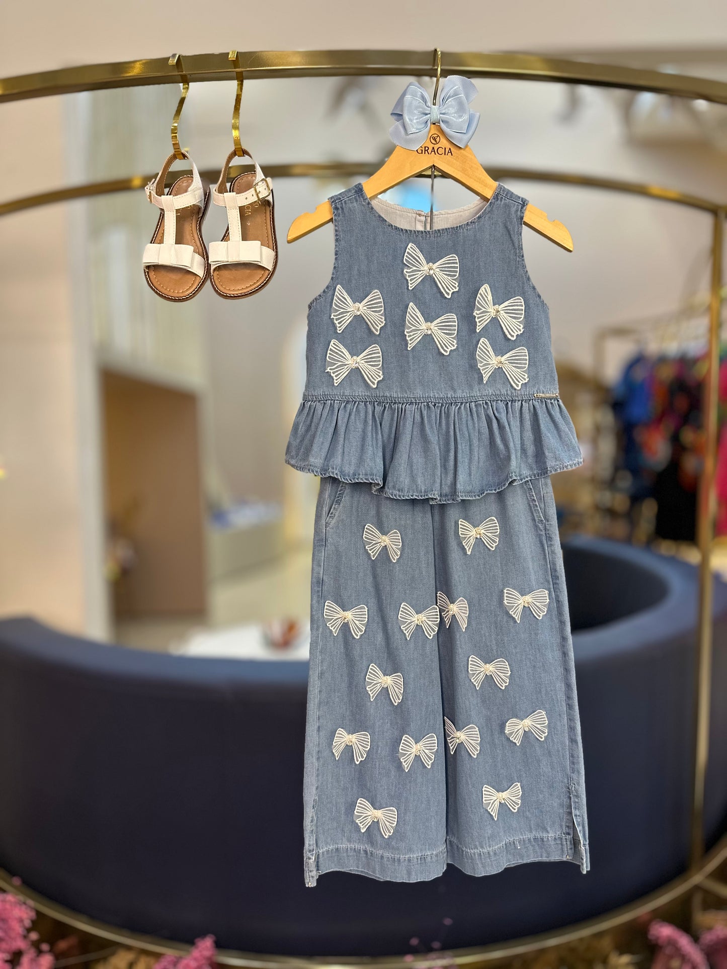 Conjunto Infantil Blusa Babado e Calça Jeans Lacinhos Bordados - Pituchinhus