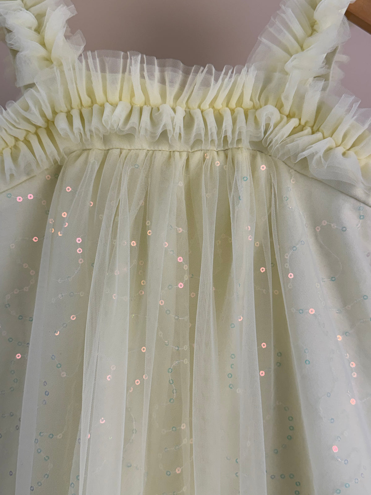 Vestido Infantil Amarelo Strass Brilhante Alças e Barra Em Tule  - Petit Cherie