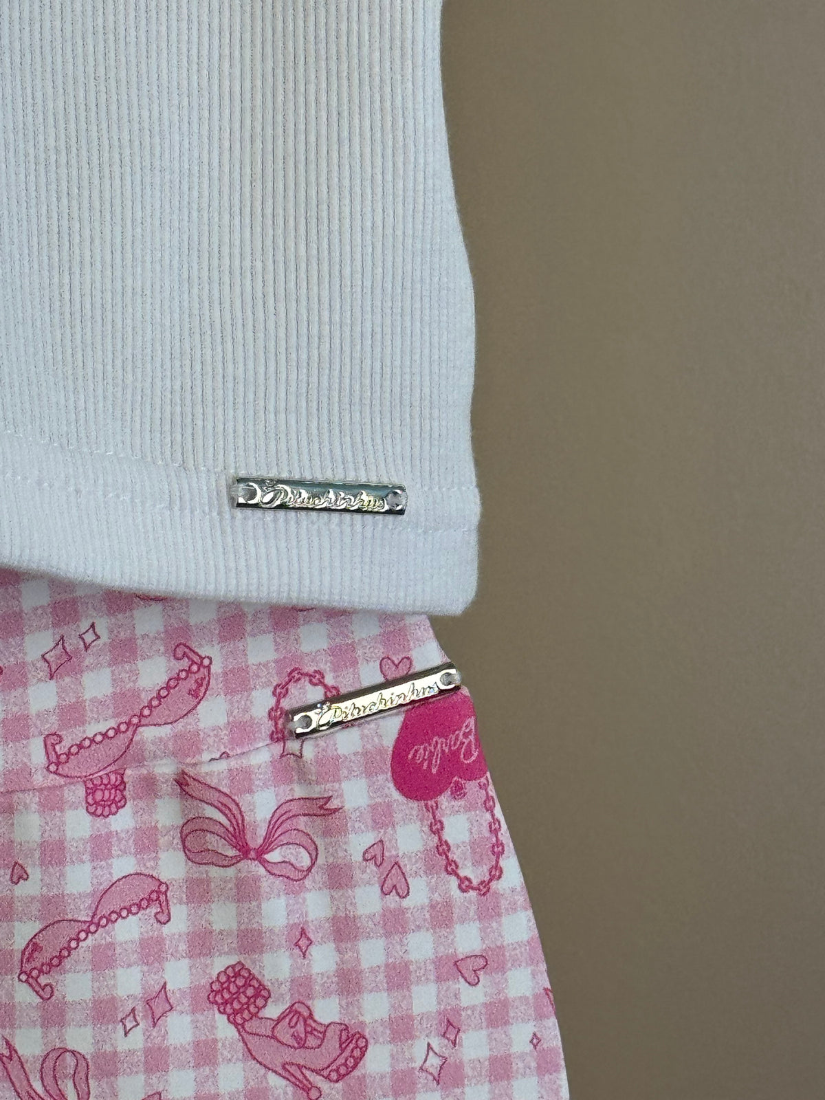 Conjunto Infantil Regata Barbie Cristais Off White e Calça Legging Barbie Rosa Xadrez - Pituchinhus