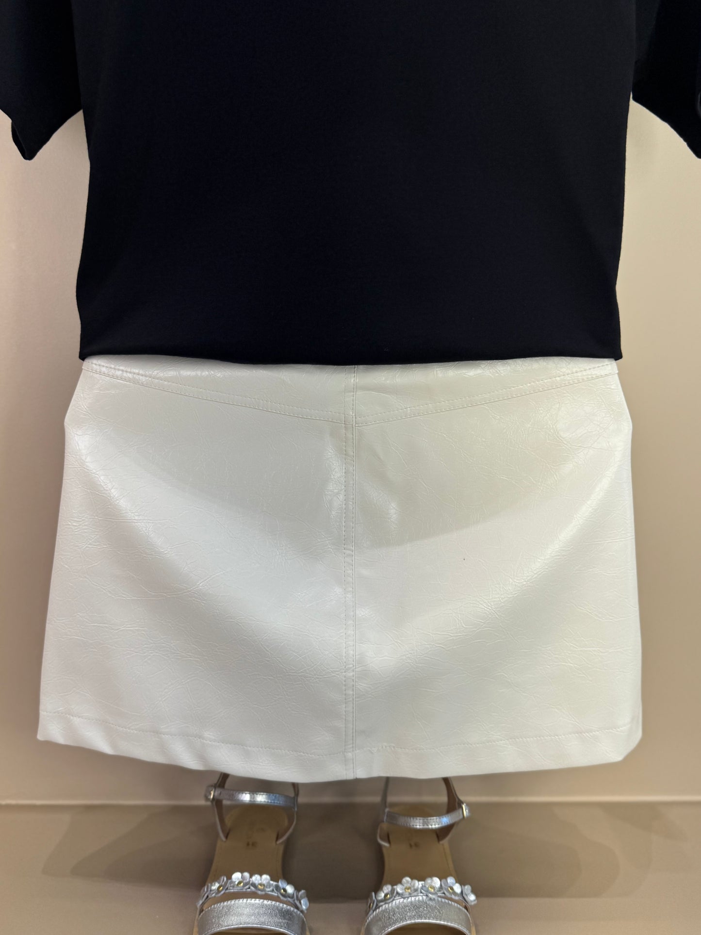 Conjunto Teen Camiseta Oversized e Saia-Shorts com Tachas Preta - Two In