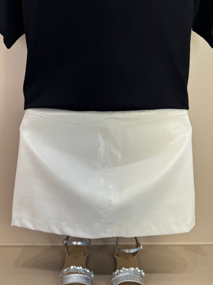 Conjunto Teen Camiseta Oversized e Saia-Shorts com Tachas Preta - Two In