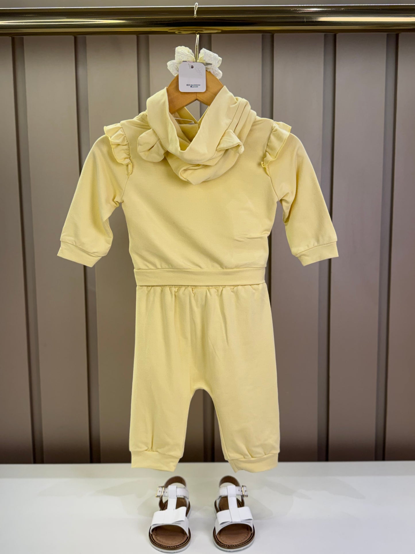 Conjunto Bebê Abrigo  Com Capuz E Calça  Com Babadinhos Amarelo - Um Mais Um