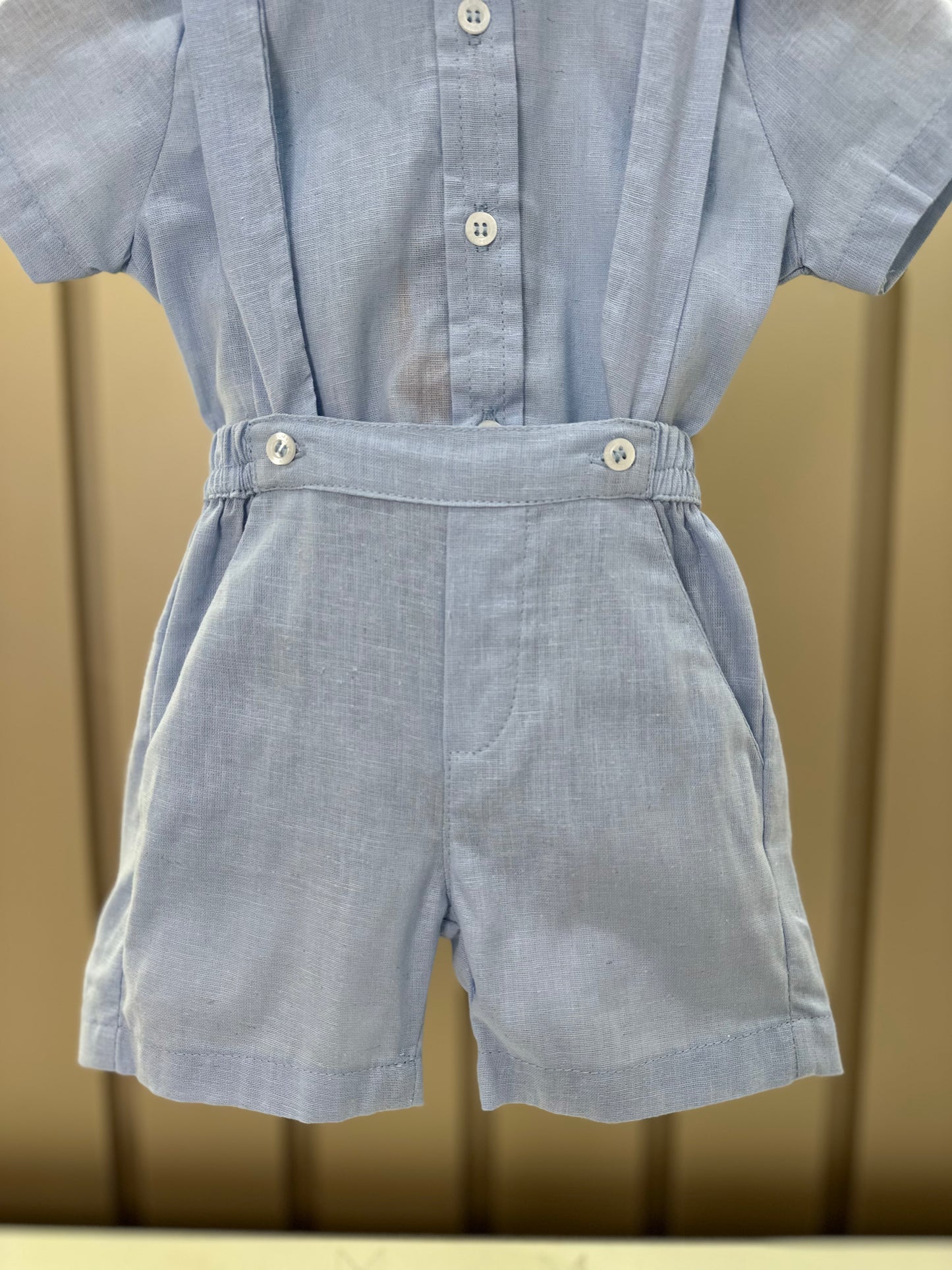 Conjunto Bebê Body, Bermuda e  Suspensório Cambraia Linho de Algodão Azul Claro - Um Mais Um