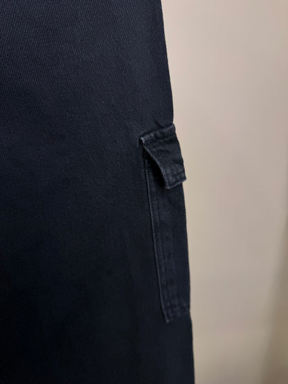 Conjunto Teen Blusa Cropped Ombro a Ombro com Babado Poá e Calça Jeans Cargo Preta – Authoria
