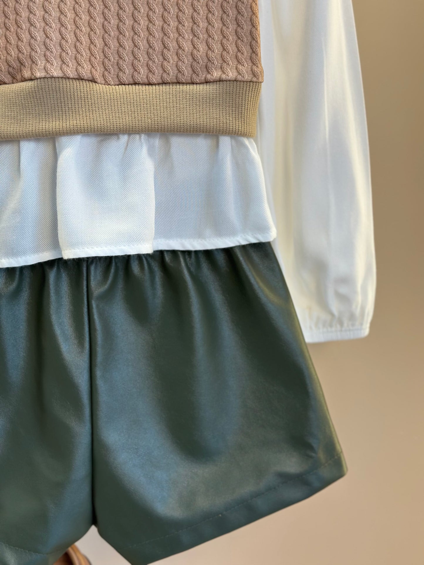 Conjunto Camisa Sobreposição e Shorts  Couro Tech Verde - Infantil