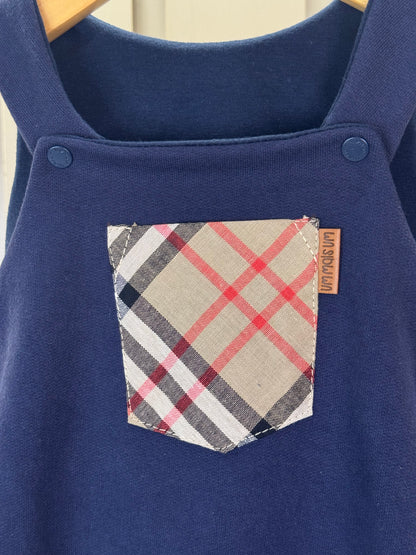 Romper Bebê Moletinho Fofinho Bolso Xadrez Marinho - Um Mais Um