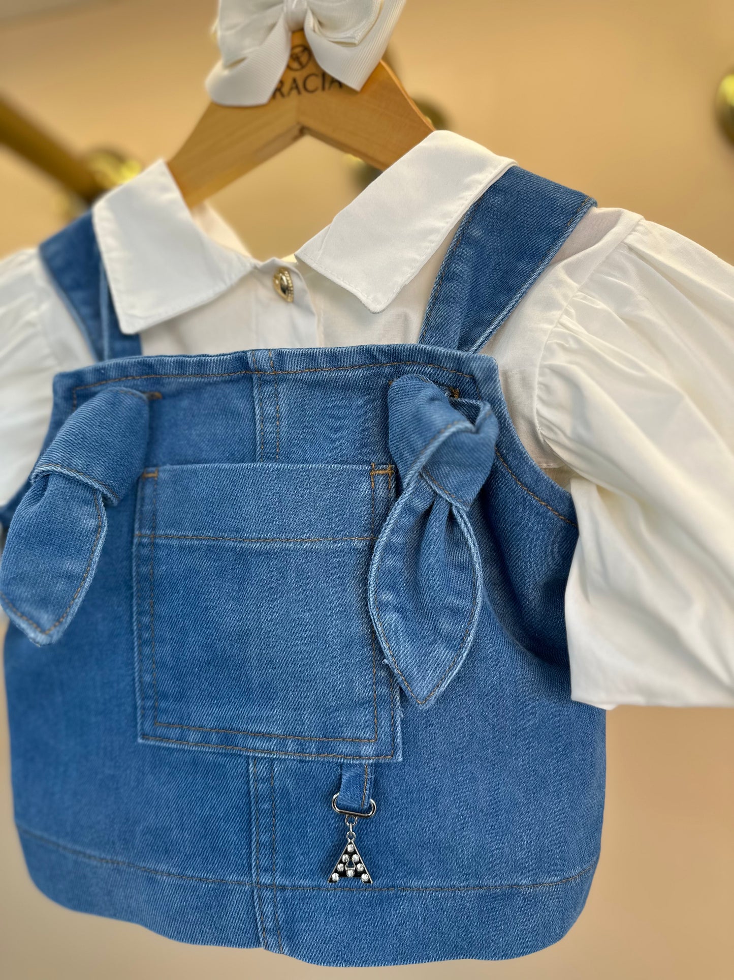 Conjunto Infantil Sobreposição Jeans, Blusa Manga Bufante e Calça Plissada - Animê