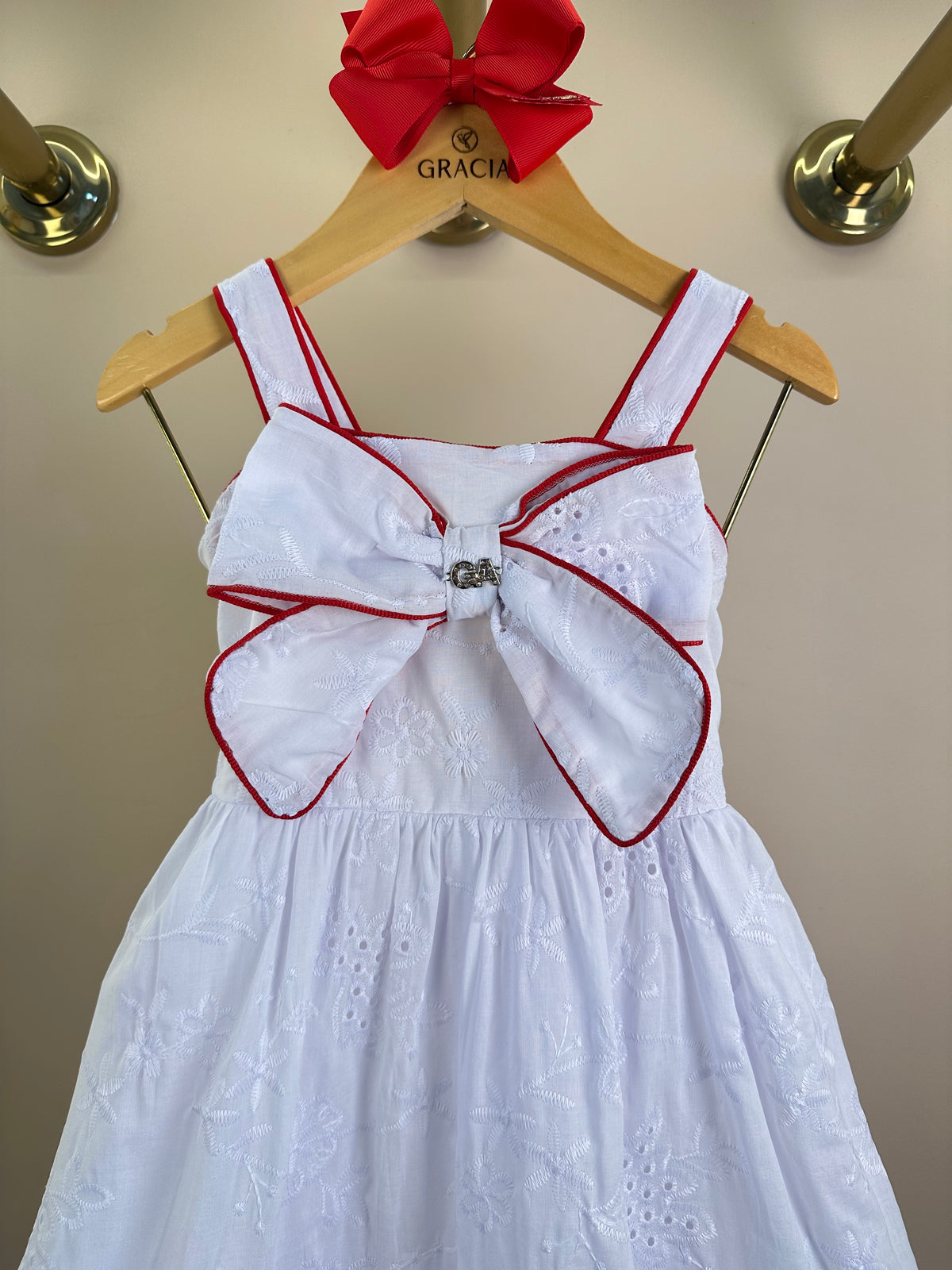 Vestido Infantil Laise Branco Com Detalhes Vermelho e Laço Maxxi - Gabriela Aquarela