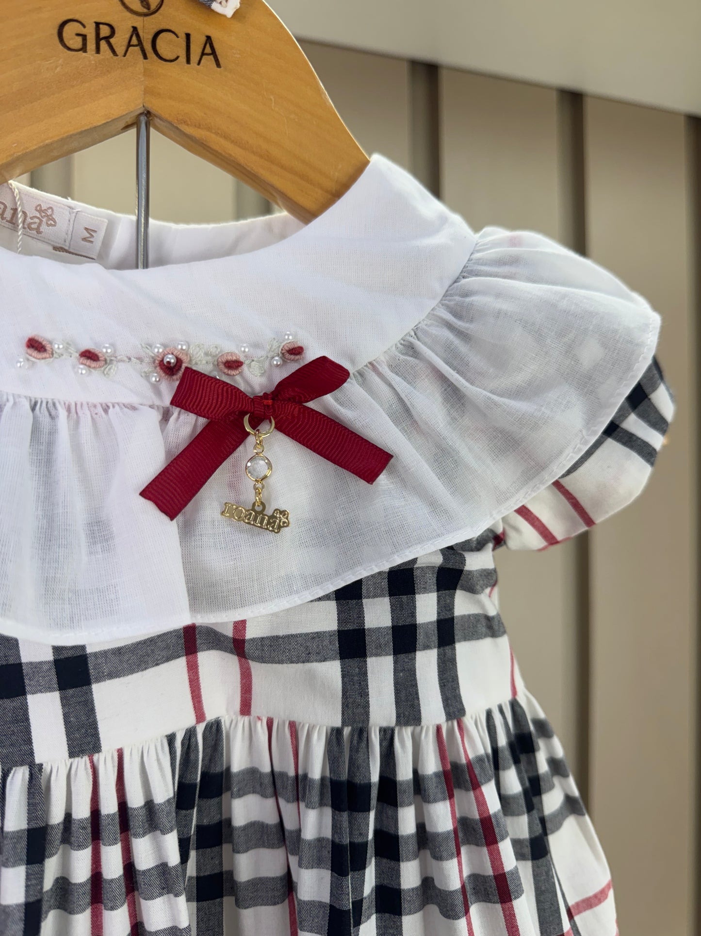 Conjunto Bebê Bata Gola Bordada com Faixa e Culote Xadrez - Roana