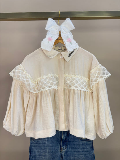 Conjunto Infantil Camisa Renda Bege e Calça Jeans Barra