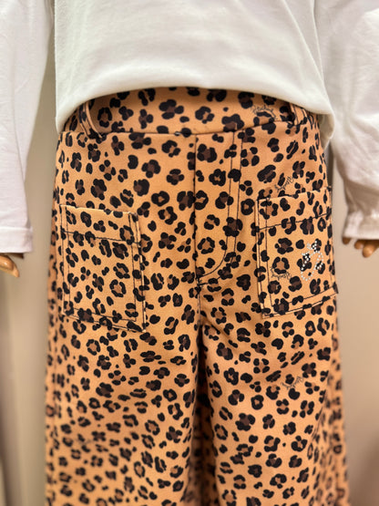 Conjunto Infantil Blusa  Ursinha Moldura Cristais e Calça  Sarja Reta Bolsos Oncinha - Pituchinhus