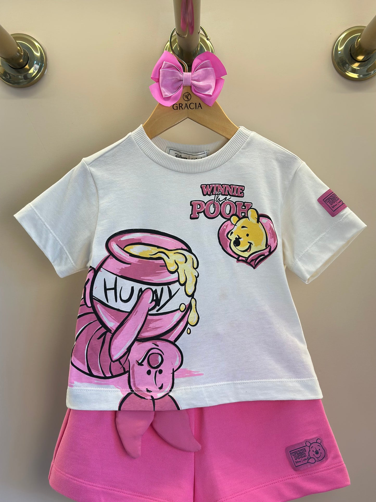 Conjunto Infantil Blusa Pooh Hunny Bege Vanilla e Shorts Rosa - Animê Petite