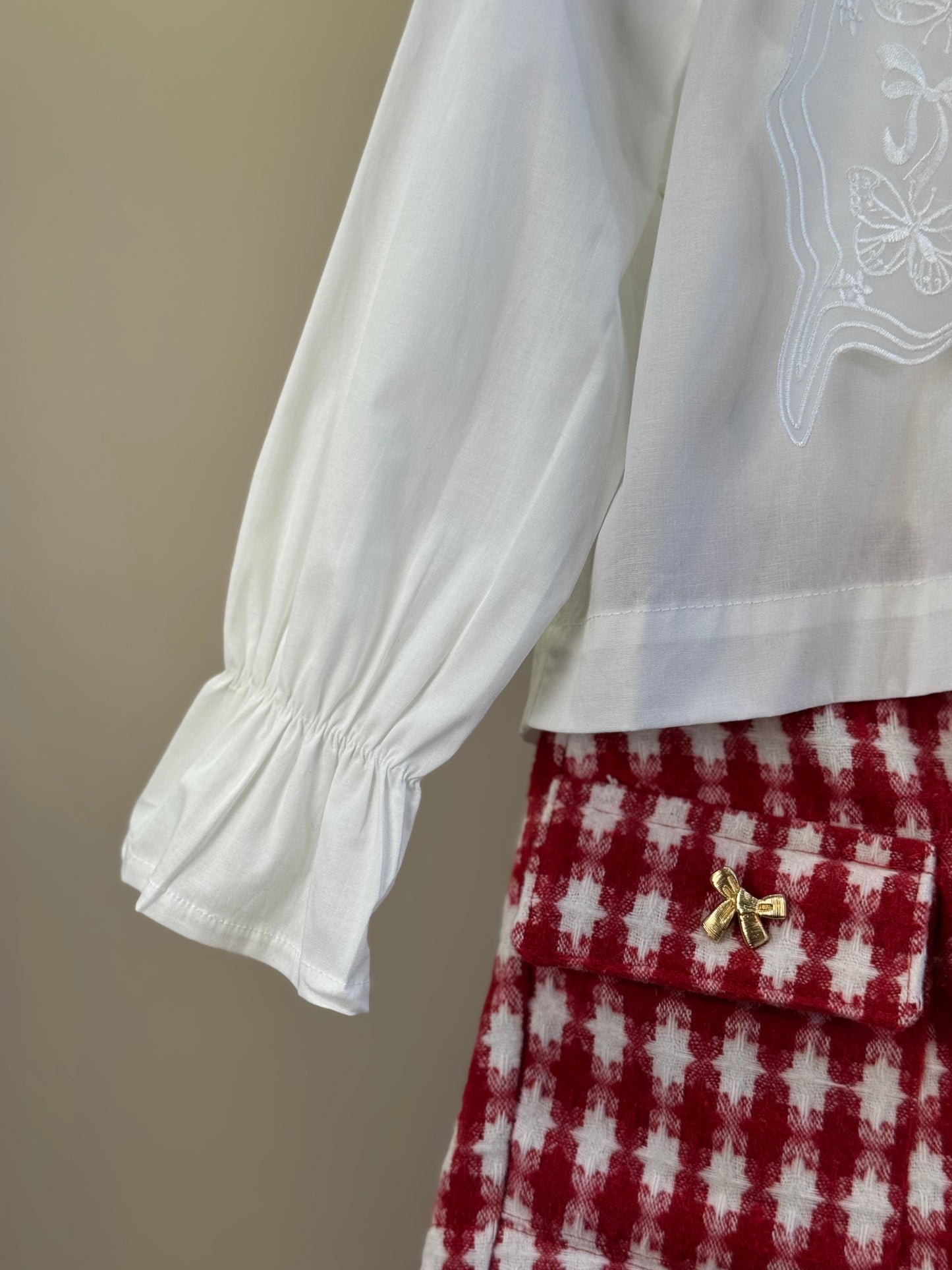Conjunto Infantil Camisa Conceito Borboleta Off White e Shorts-saia Conceito Tweed Xadrez Vermelho - Animê