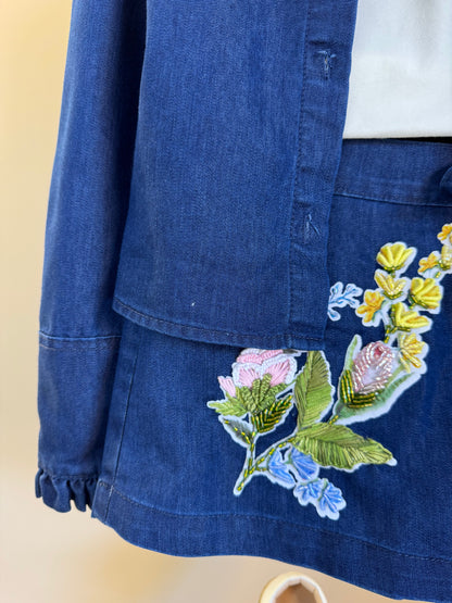 Conjunto Infantil Trio Blusa Gola Laise Removível, Camisa Jeans Leve ML Gola Bordada e Shorts-Saia Jeans Bordada Flores - Luluzinha