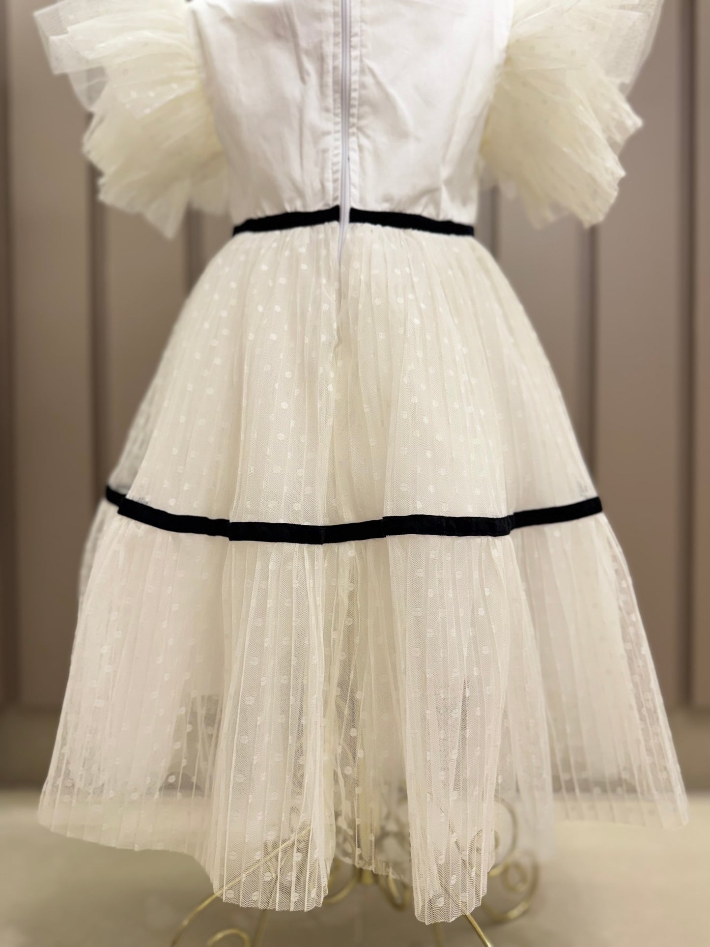 Vestido Infantil Conceito Tule Poá Rodado Aplicações e Laço Veludo Off White - Luluzinha