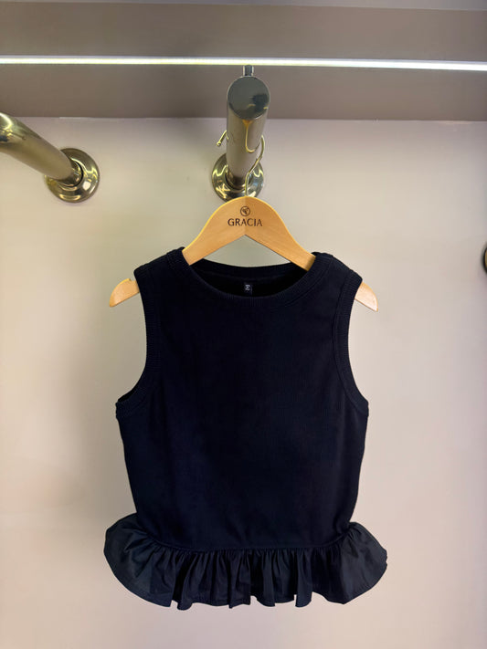 Regata Teen em Malha Preta com Babado – Authoria